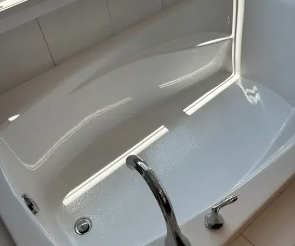 Bathtub after cleaning