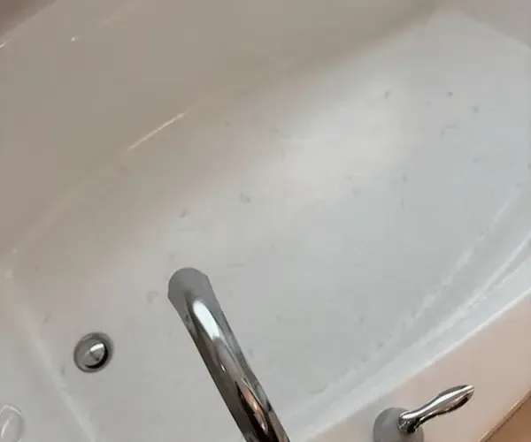 Bathtub before cleaning